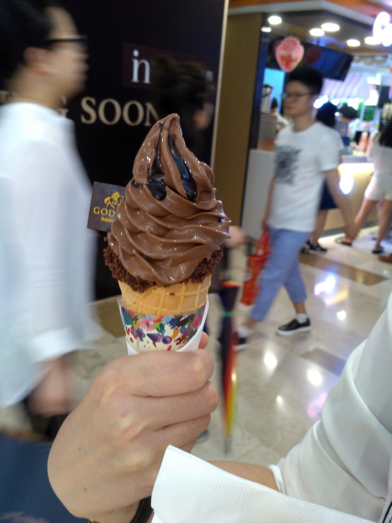 Chocolate ice cream (巧克力冰淇淋)