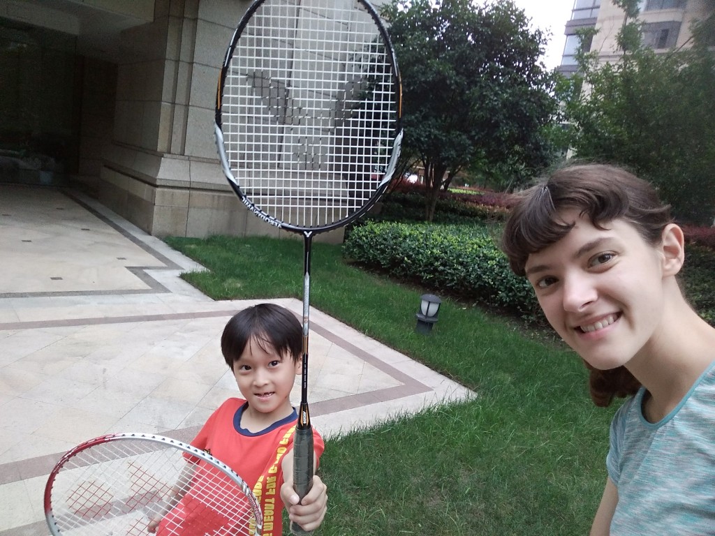 Playing badminton together in the apartment complex courtyard