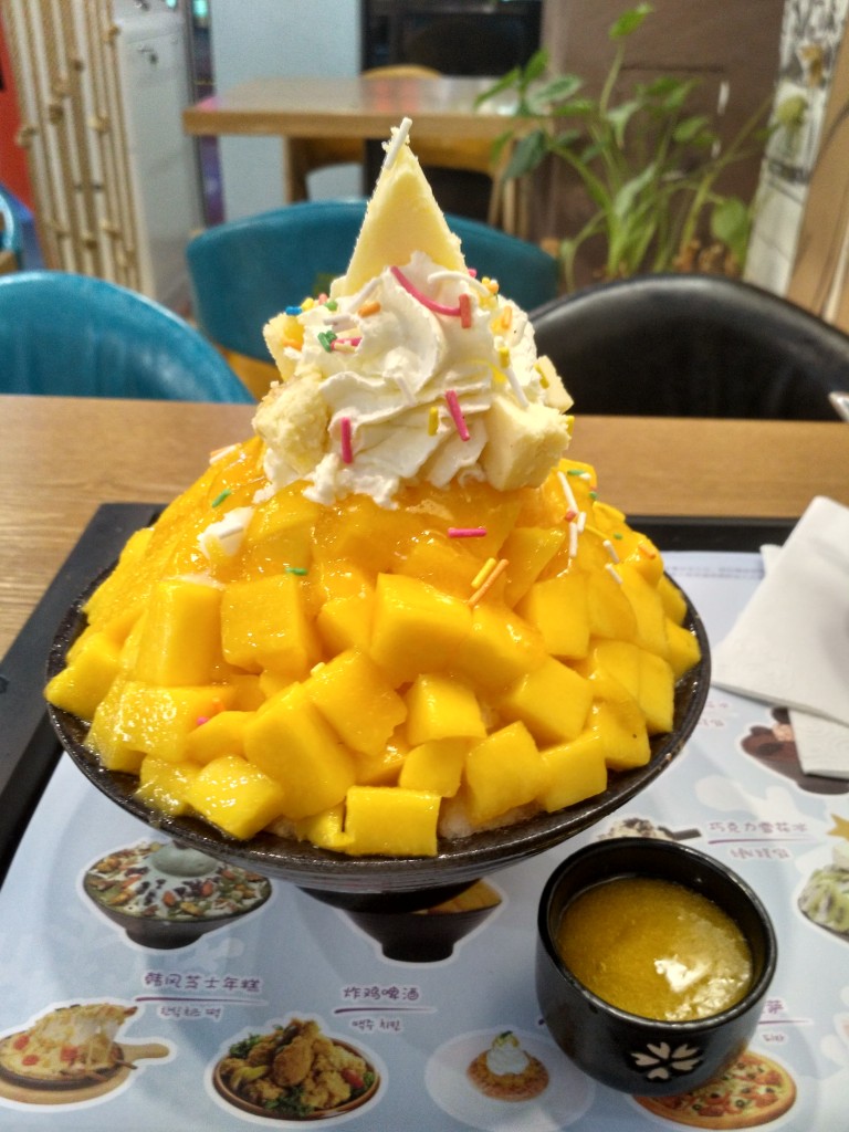 Korean-style dessert.  This one was "mango cheese" flavored (芒果芝士雪冰）.   I've been morbidly curious about the cheese spin on so many of the flavors and I finally gave it a try.  Not a fan, but still can't go too wrong with that masterpiece.