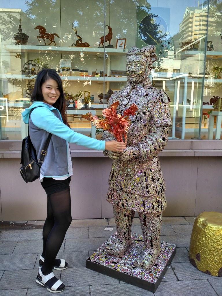There were a few more sculptures outside. Yue found a new friend!