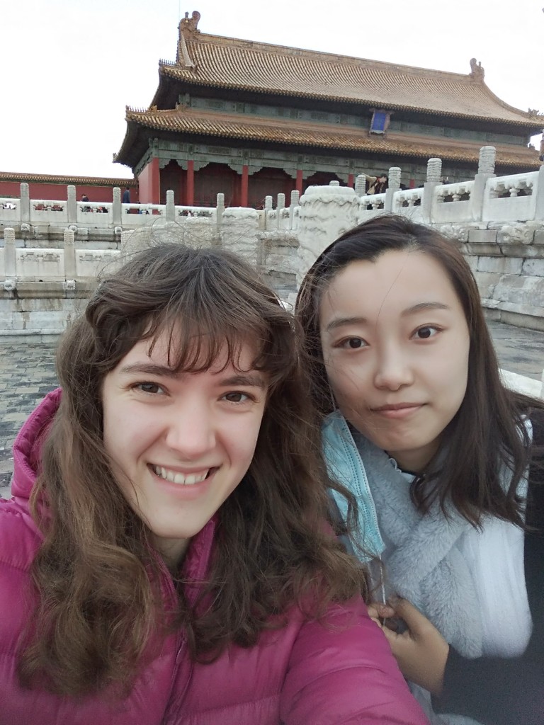 我跟Sylvia一起去了故宫 I went with Sylvia to the Forbidden City