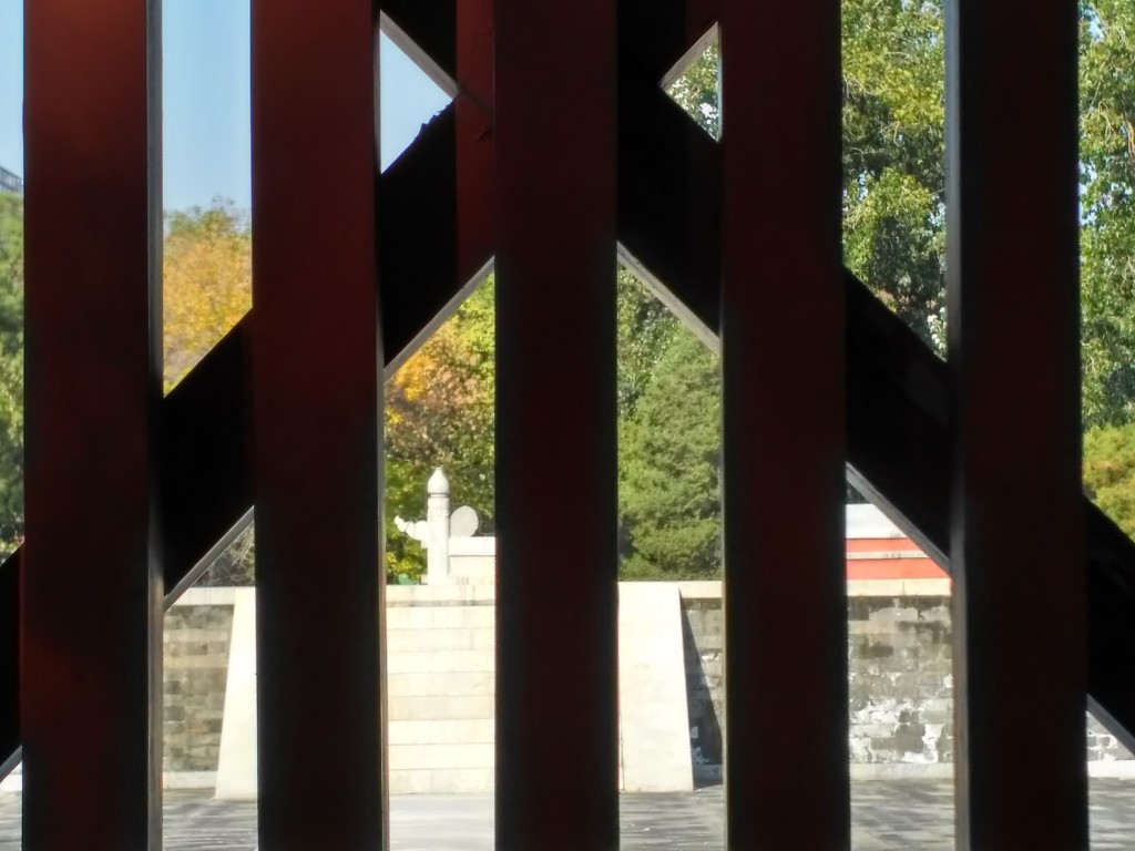 A peak through the slats in the door shows me that it's basically identical to the one at Temple of Earth. Still would have been nice to go in though.