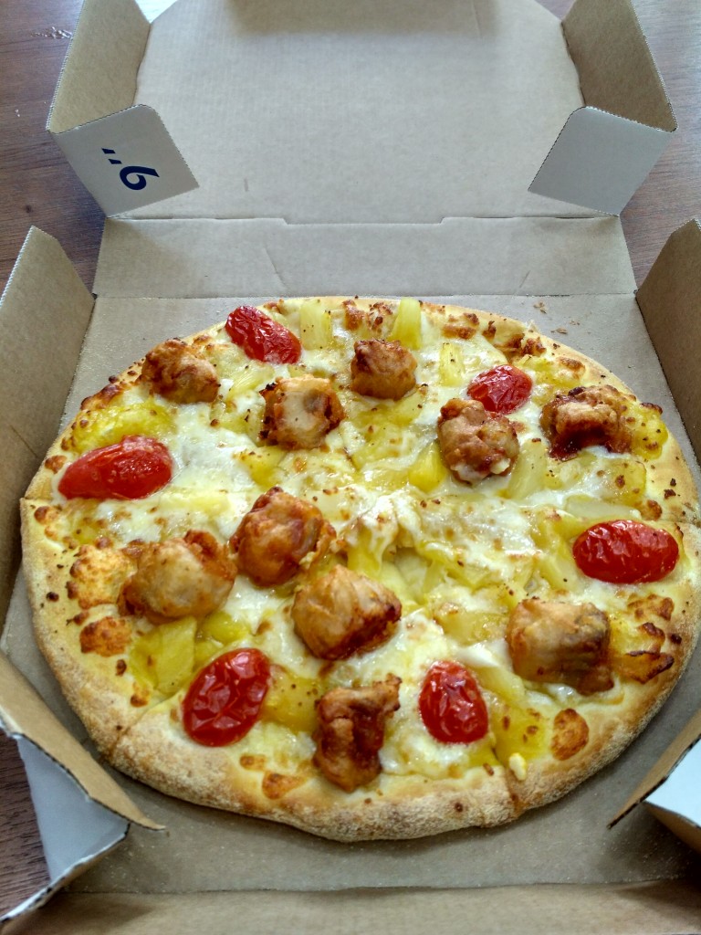 The chicken was tasty, the sauce was interesting but (like most breads I've tasted in China) just a little too sweet.  My only regret, though, is that I forgot to get stuffed crust.
