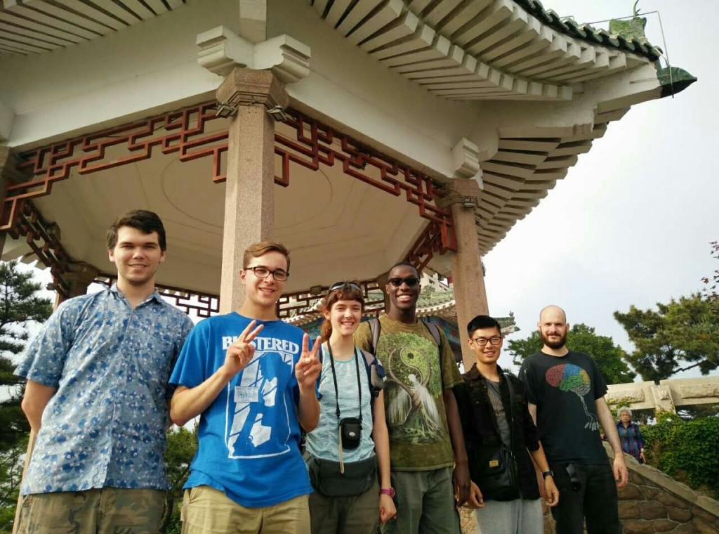 我的同学们 Me and my classmates 从左到右: From left to right: Cody, 彭永健(Daniel), 我(me), Jackie(一个青岛大学生, a student at Qingdao University),和(and) Mark