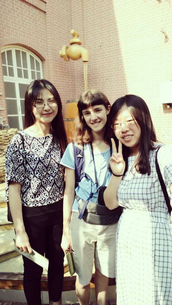 在青岛啤酒厂博物馆 我跟Qian'er和甜甜 Me with Qian'er and Tiantian at the Qingdao Beer Factory Museum